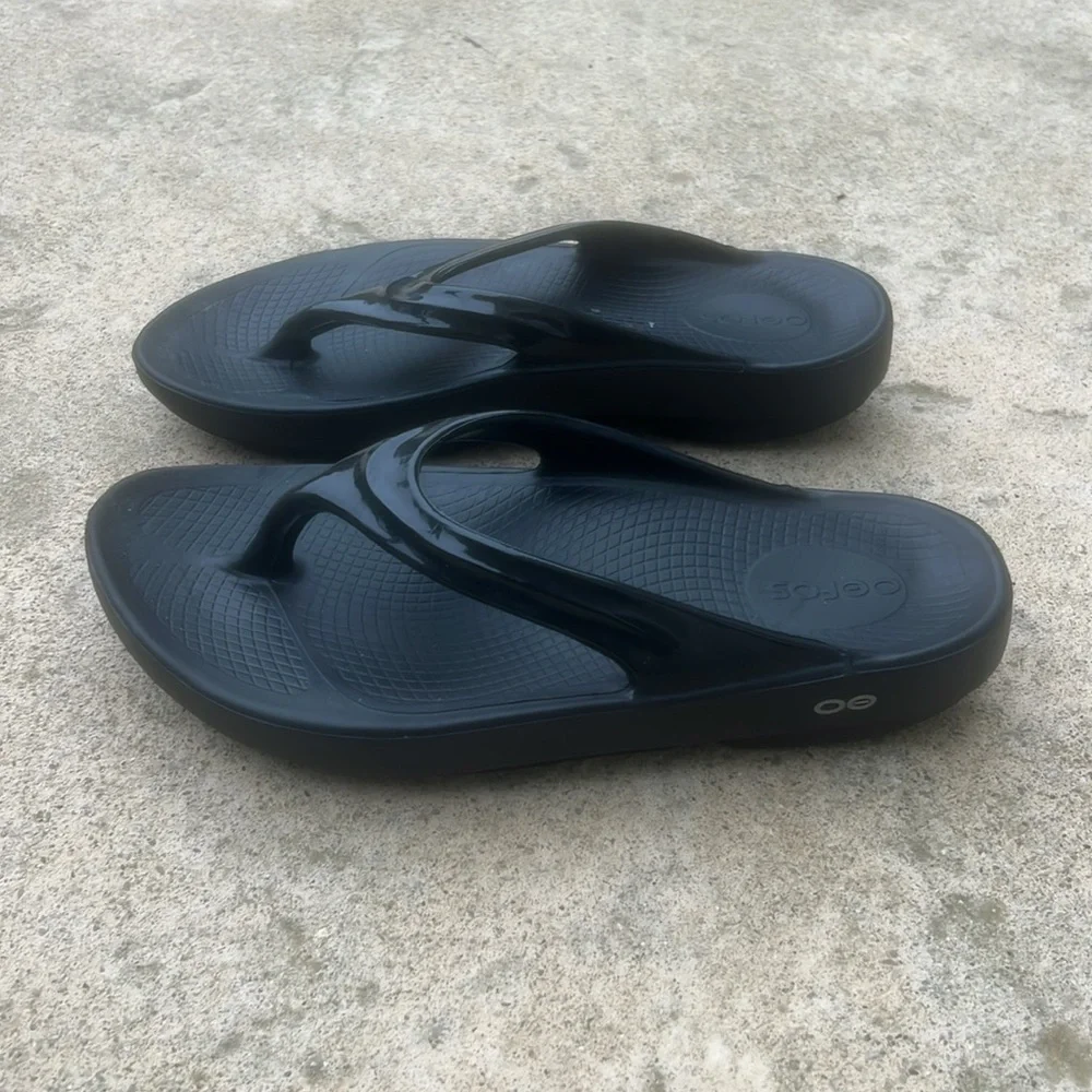OOFOS Black Recovery Sandal Things Women's Size 9